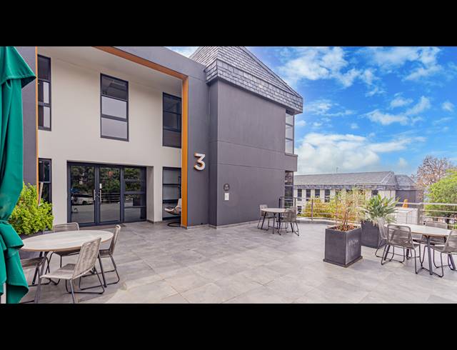 240M² OFFICE TO LET IN DUNKELD WEST
